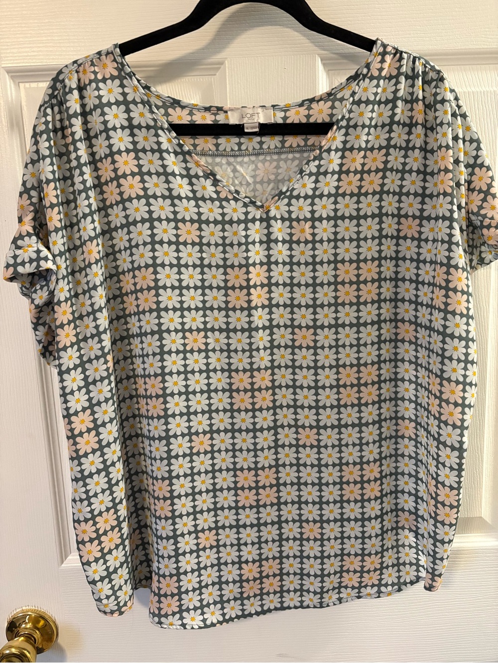 LOFT Daisy Print V-Neck Short Sleeve Top - Sage Green with White & Pale Yellow